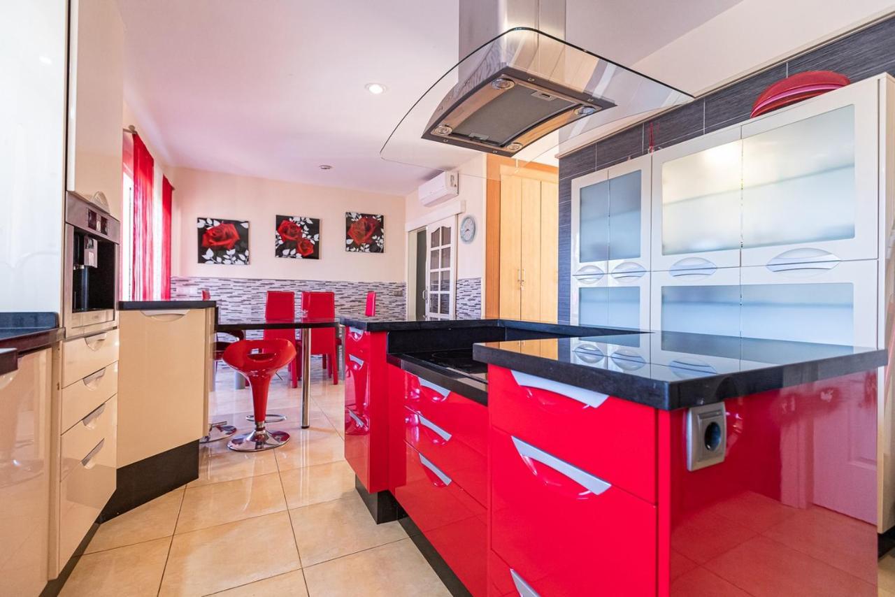 Villa With Private Pool And Magnificent Views Адехе Екстериор снимка
