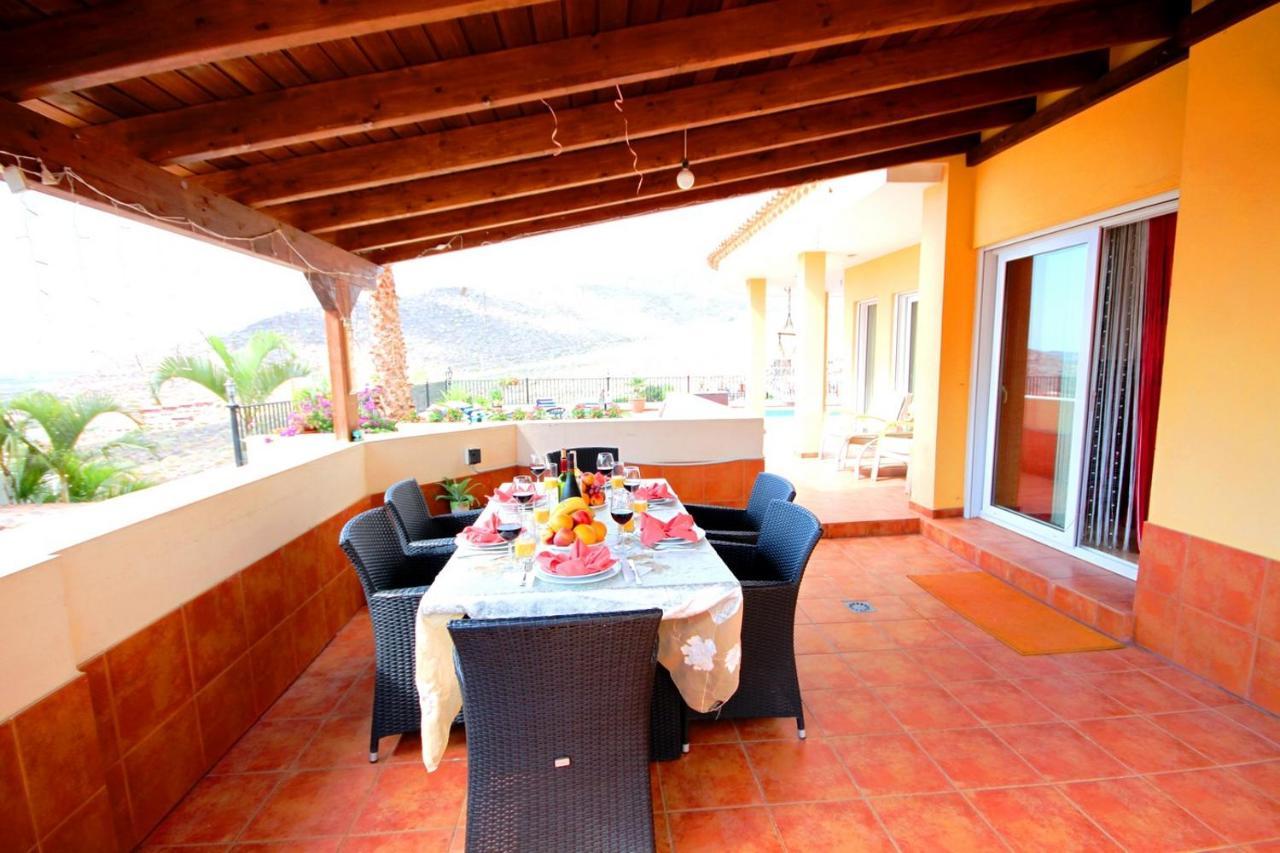 Villa With Private Pool And Magnificent Views Адехе Екстериор снимка