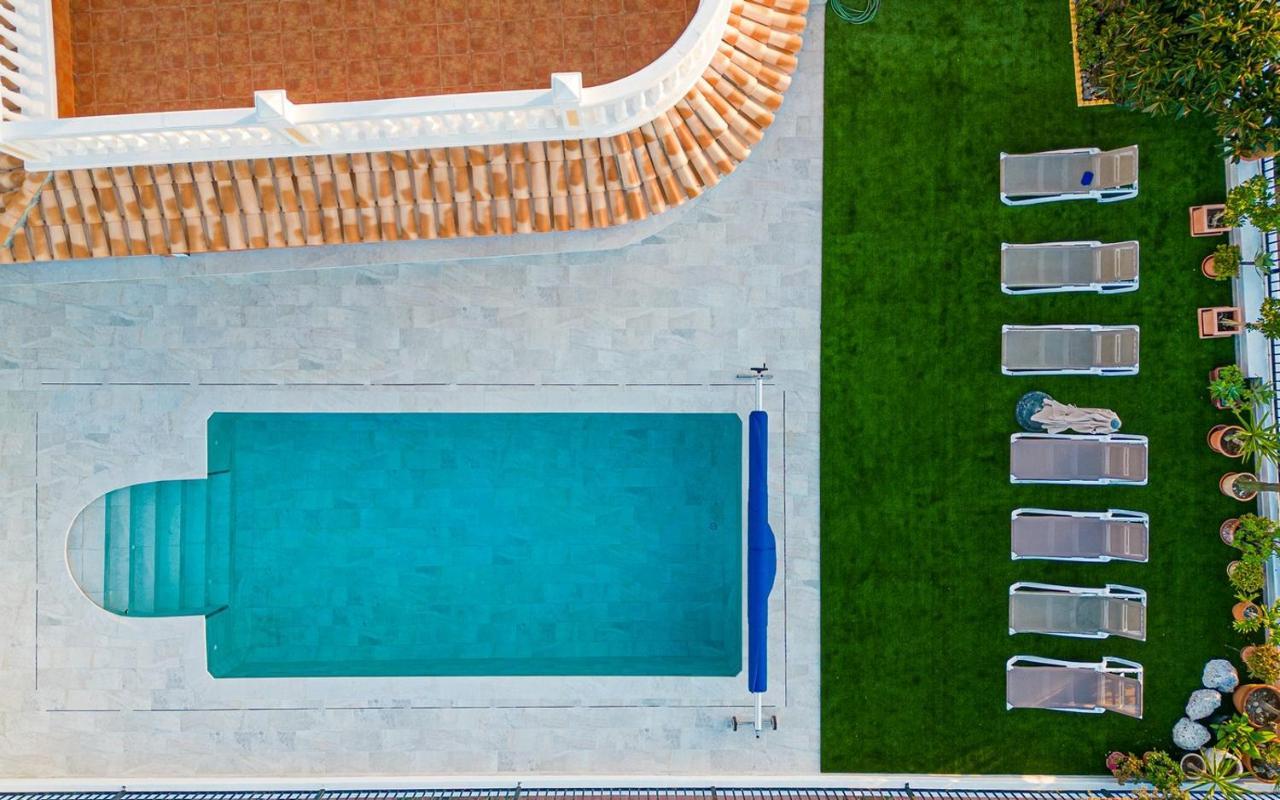 Villa With Private Pool And Magnificent Views Адехе Екстериор снимка