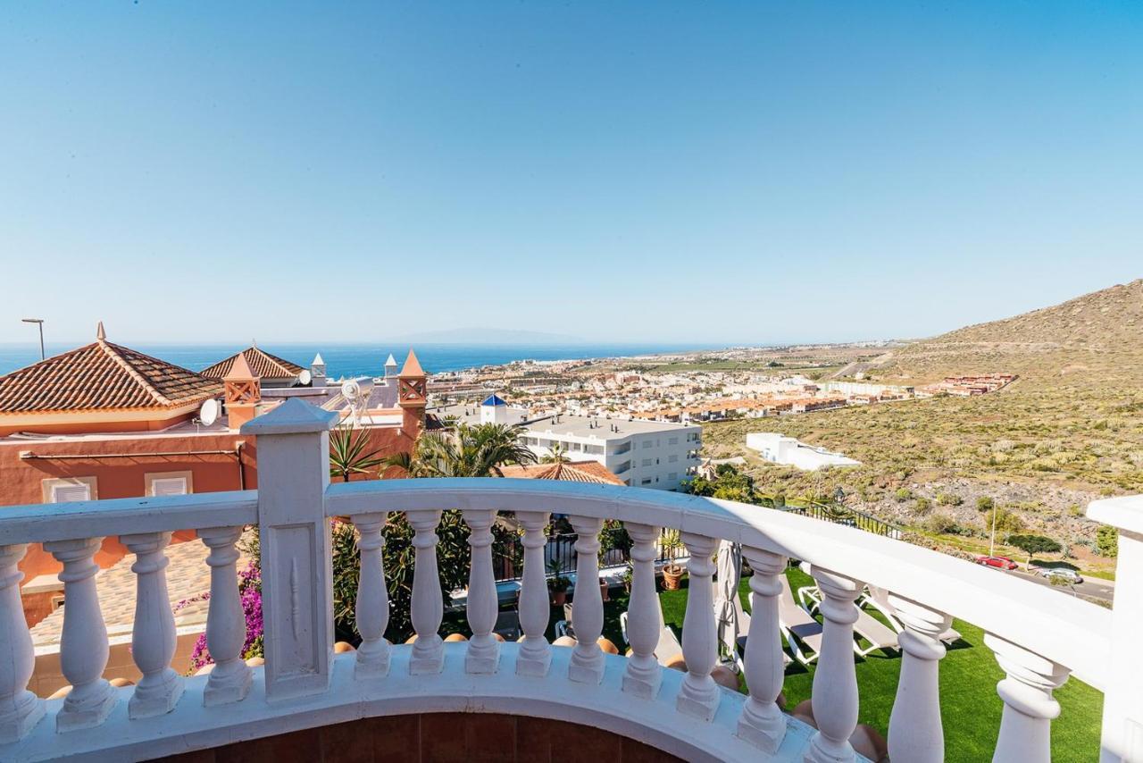 Villa With Private Pool And Magnificent Views Адехе Екстериор снимка