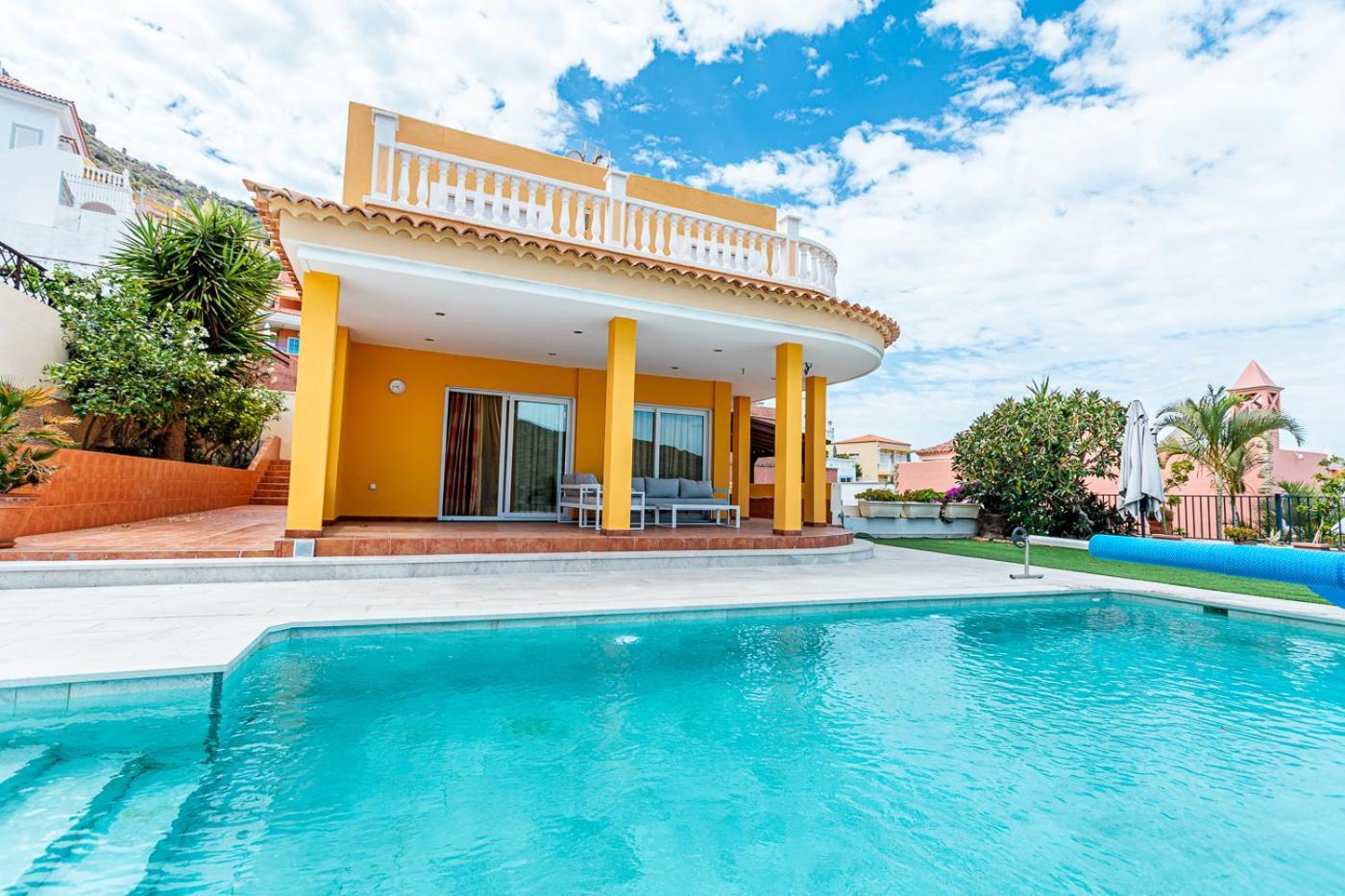 Villa With Private Pool And Magnificent Views Адехе Екстериор снимка