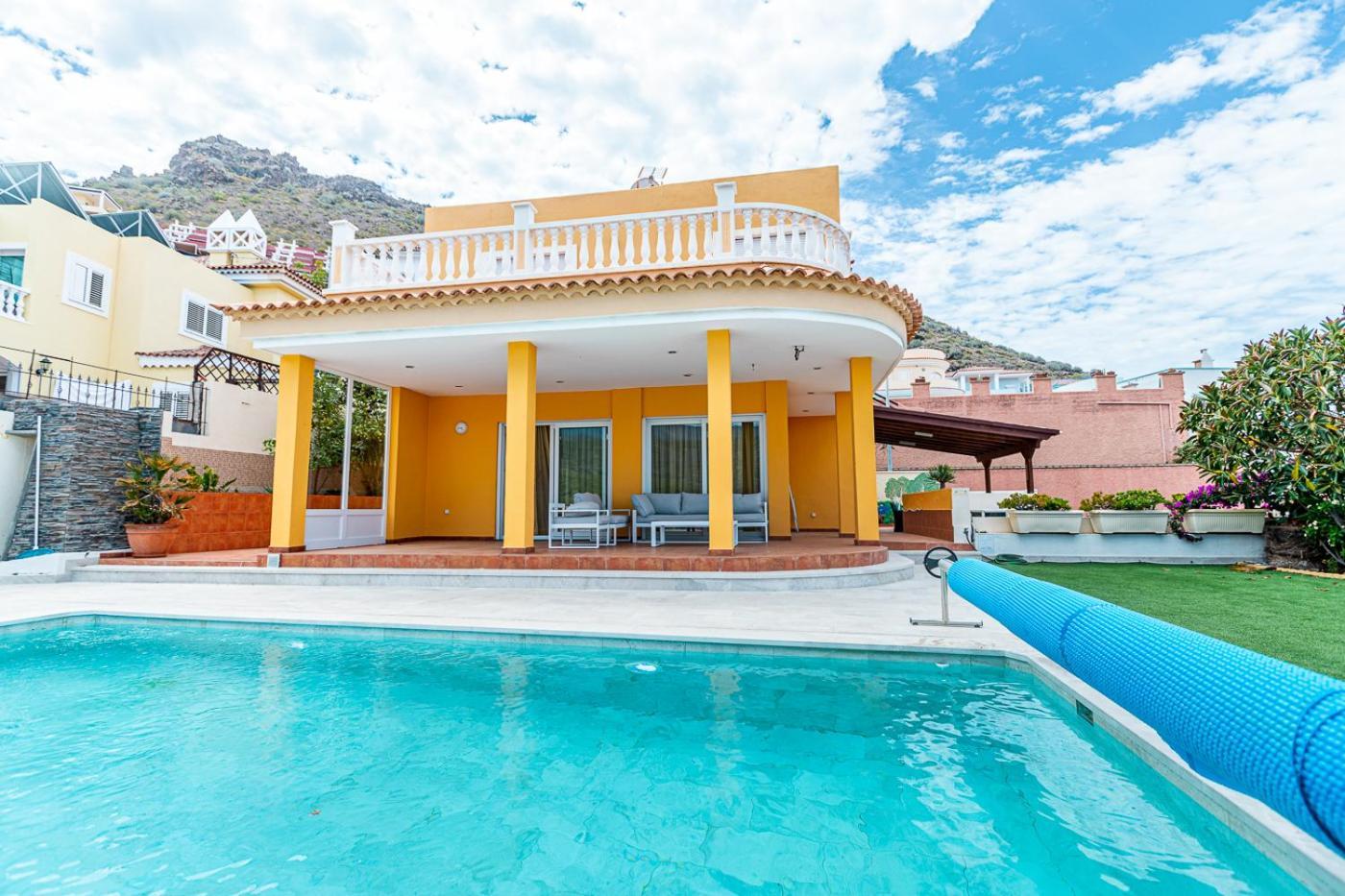 Villa With Private Pool And Magnificent Views Адехе Екстериор снимка