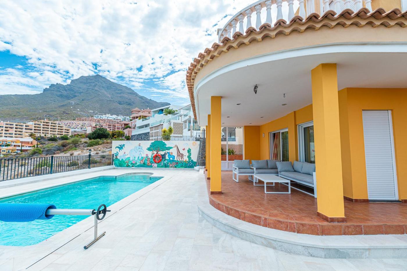 Villa With Private Pool And Magnificent Views Адехе Екстериор снимка