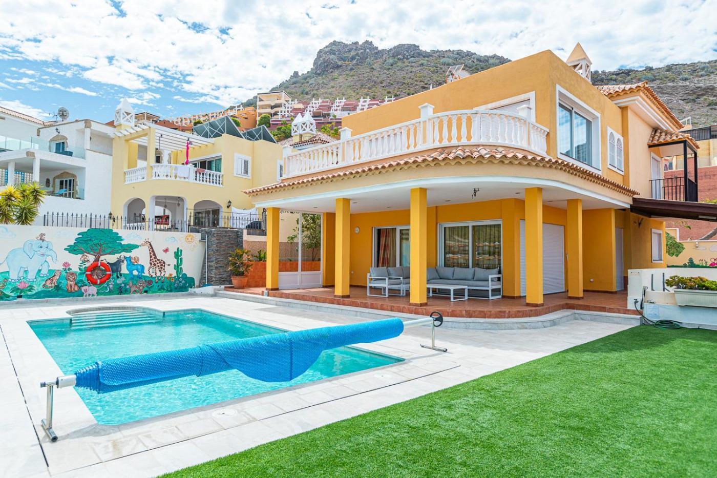 Villa With Private Pool And Magnificent Views Адехе Екстериор снимка